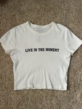 Full Tilt LIVE IN THE MOMENT White Graphic Cropped Tee Size XS